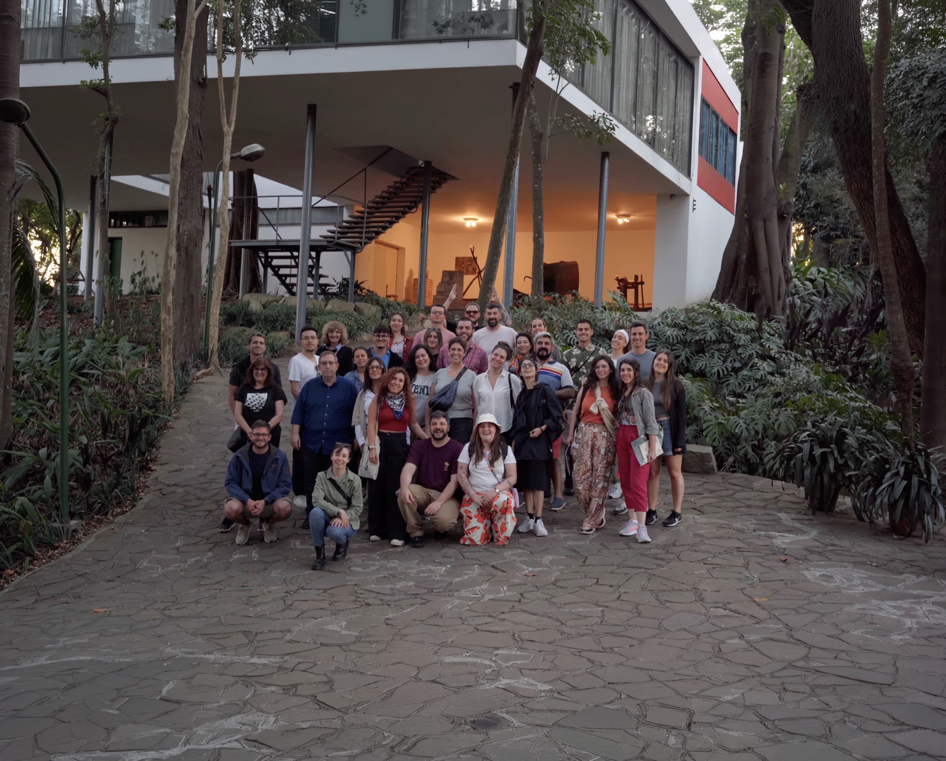 Grupo en expedición de arquitectura — Bauhasaurus